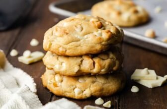 Bakery Model White Chocolate Macadamia Nut Cookies